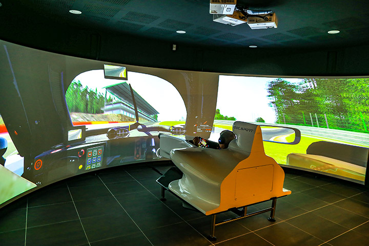 Simulateur 360 de course automobile Idec Sport Club